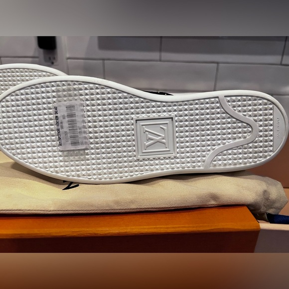 Louis Vuitton Front Row Sneakers - Picture 6 of 9